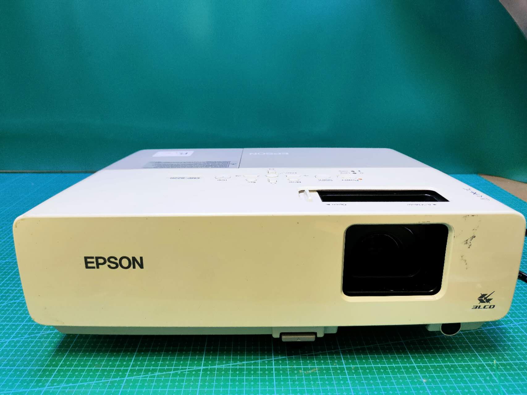 Projector Epson EMP-822H For Home Use Projectors - Retail & Event Display - main product or real effect view