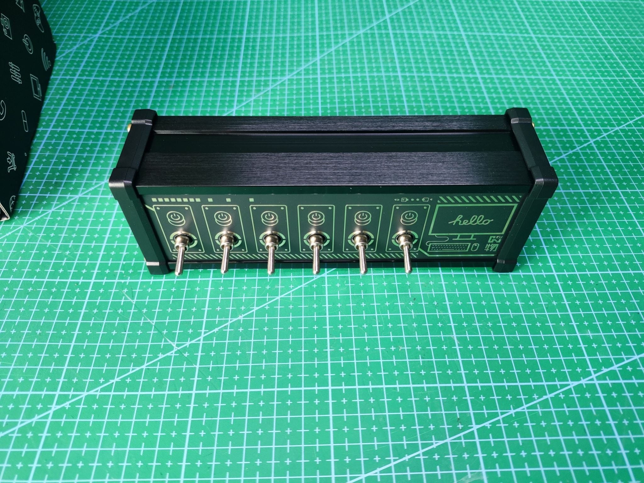 Cyberpunk 6-Port USB Power Hub - Type-C Desktop Charging - additional detail photo 5