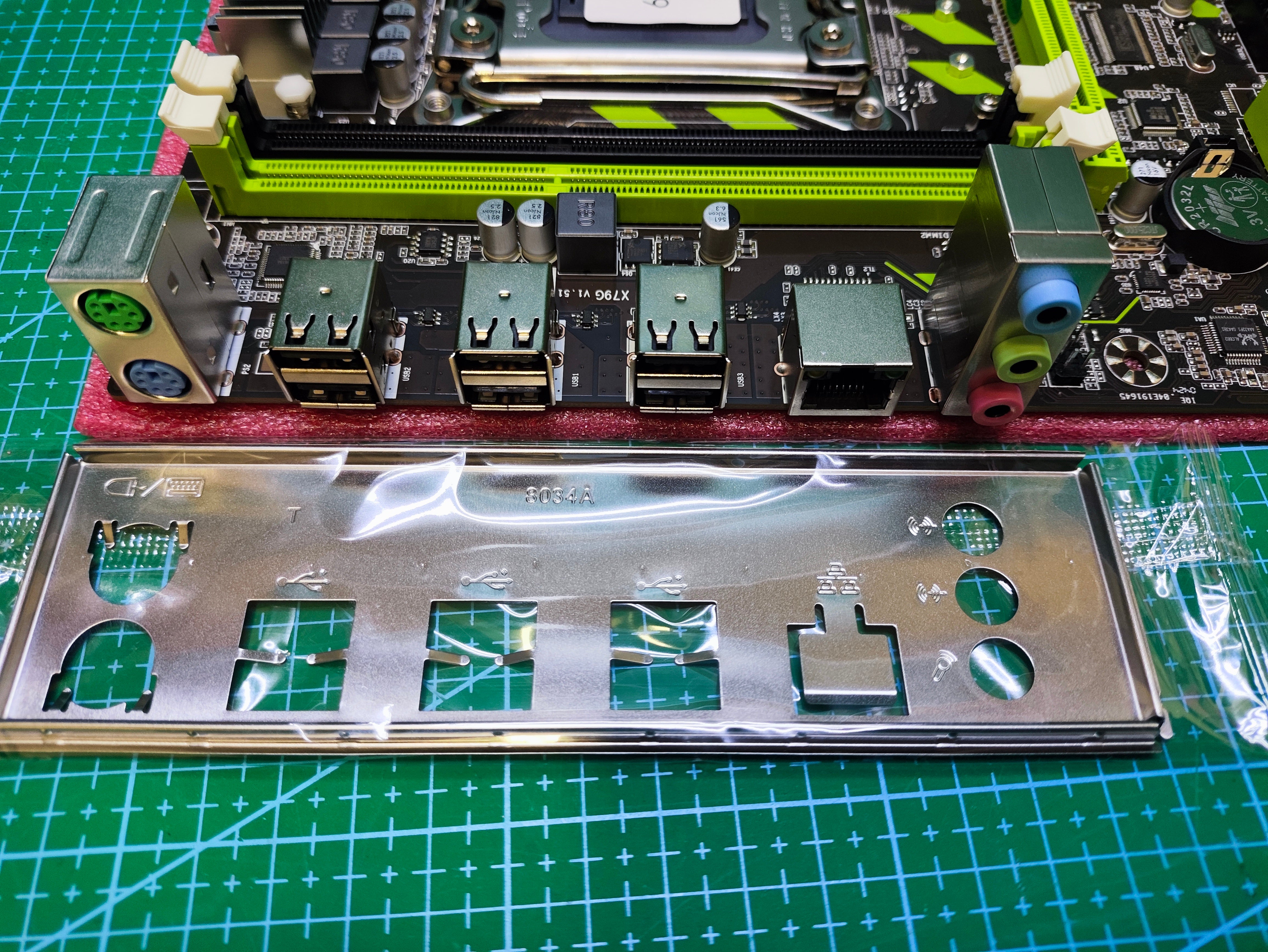 INTEL X79 Motherboard LGA 2011 i7 / XEON - Tested Refurbished Board - socket and slot detail