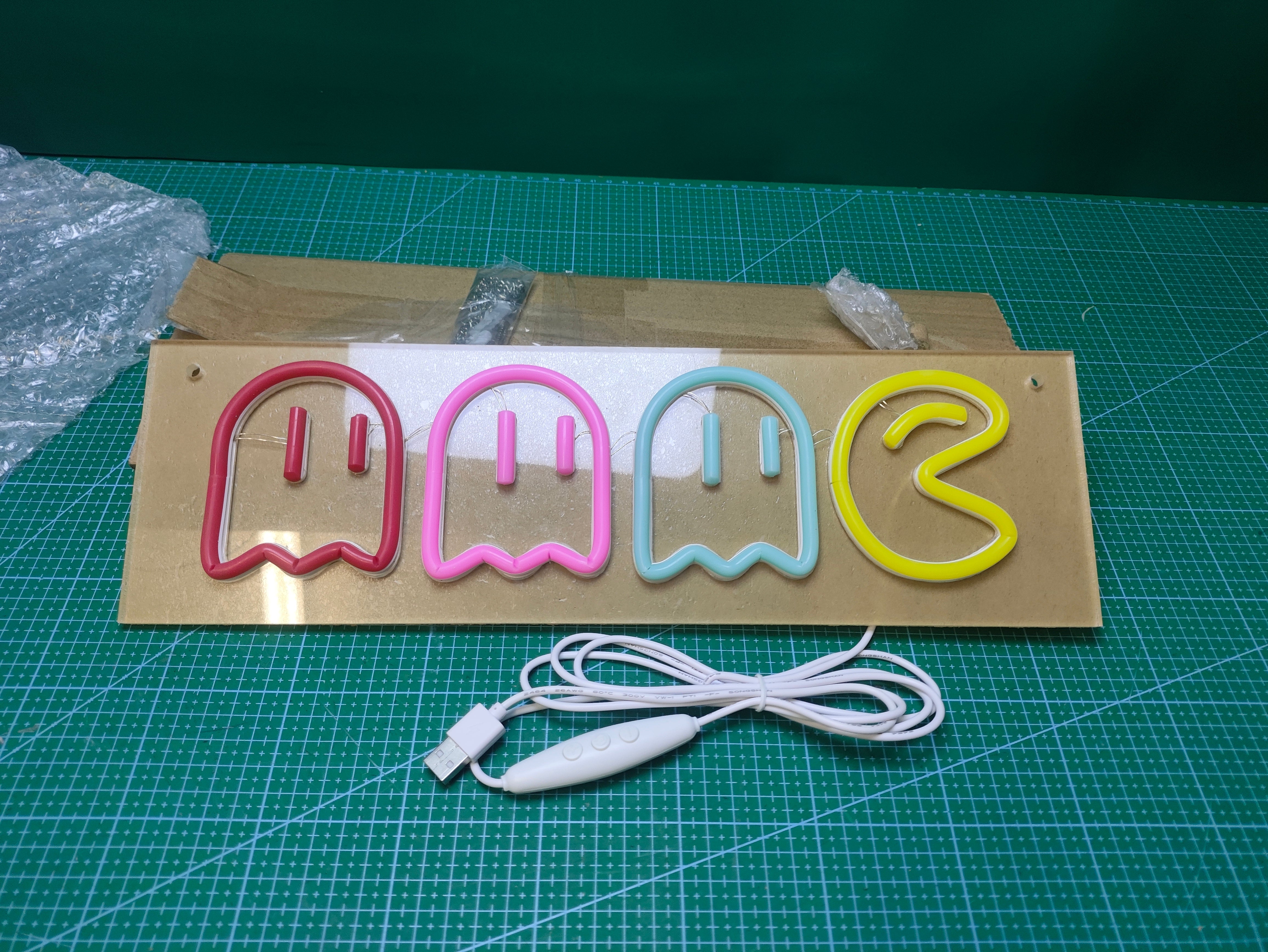 Arcade Character-Style Ghosts LED Neon Sign - 40cm Dimmable USB - detail photo